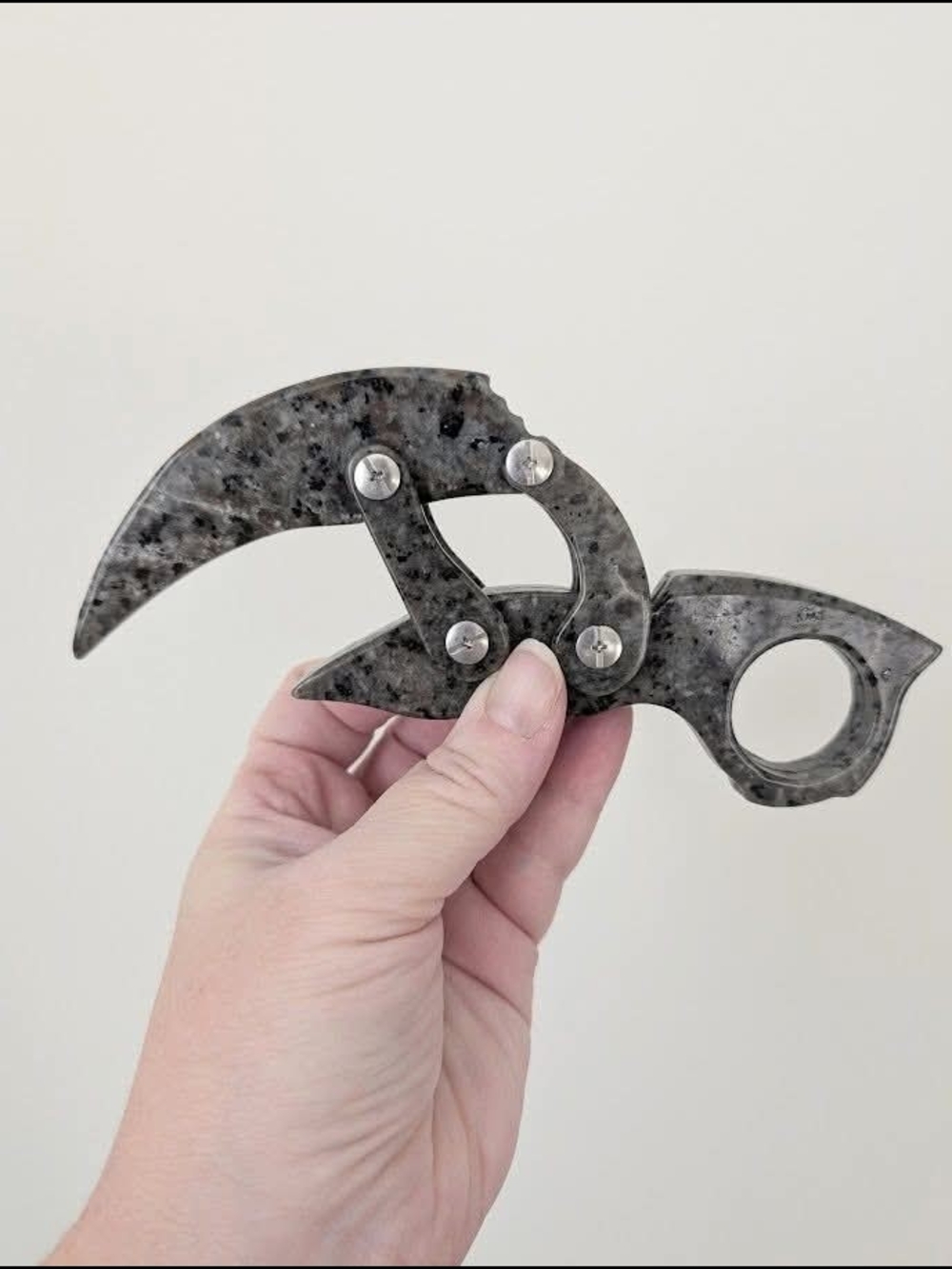 Crystal Yooperlite Claw (UV reactive)
